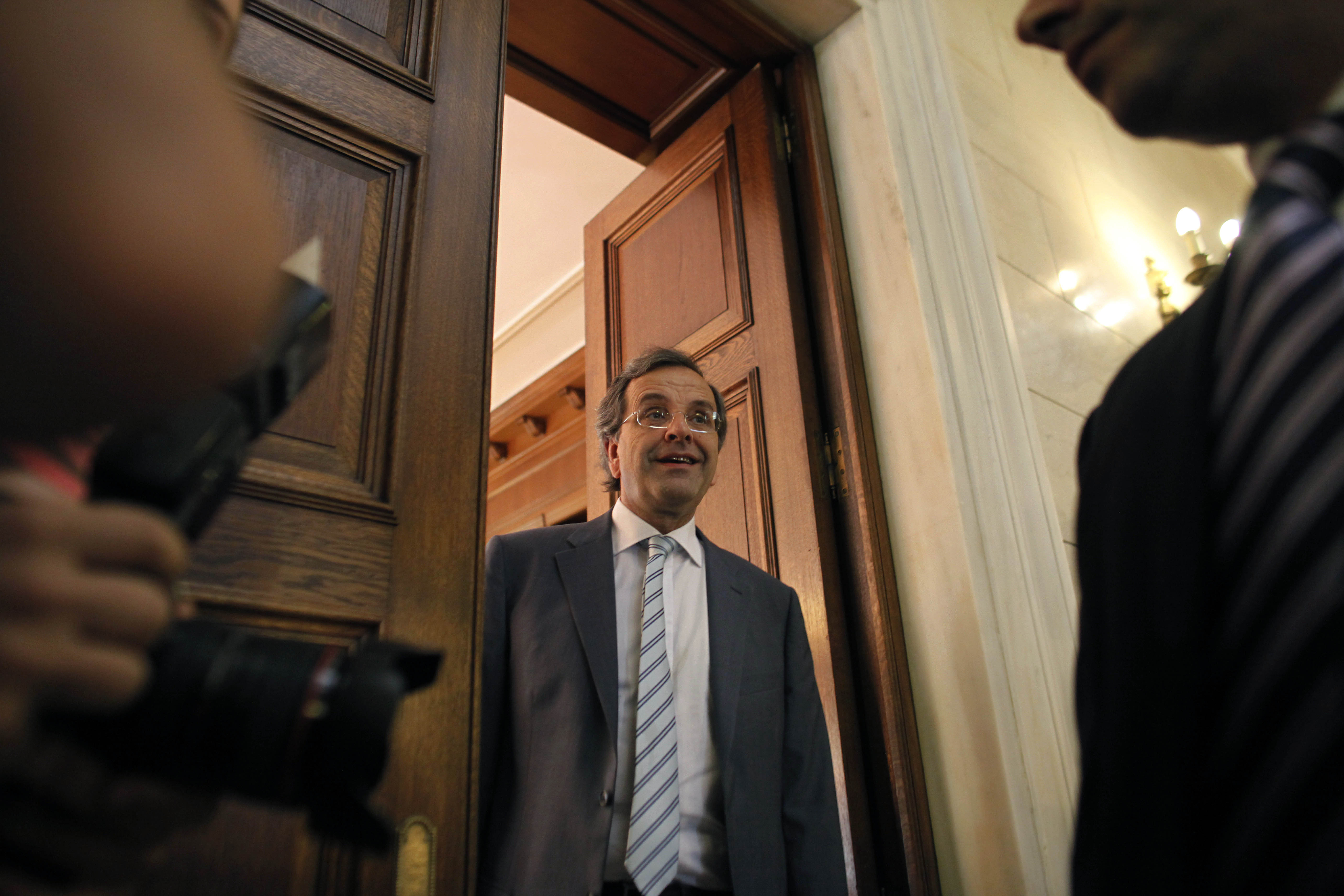 «Κλείδωσε» η κυβέρνηση στη μαραθώνια συνάντηση Σαμαρά-Βενιζέλου-Κουβέλη